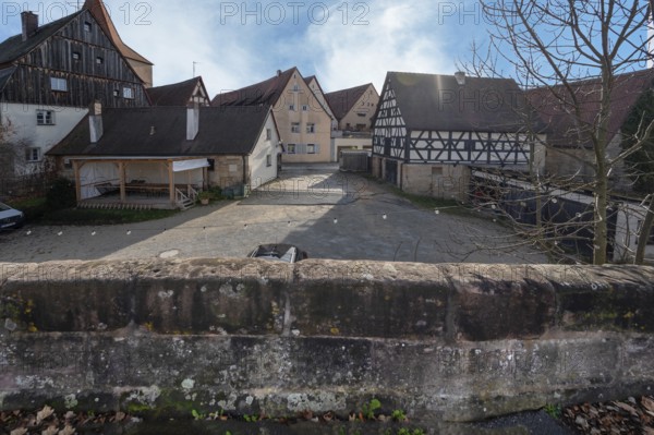 Historic city wall built in the 14th century, old town houses behind, Lauf an der Pegnitz, Middle Franconia, Bavaria, Germany