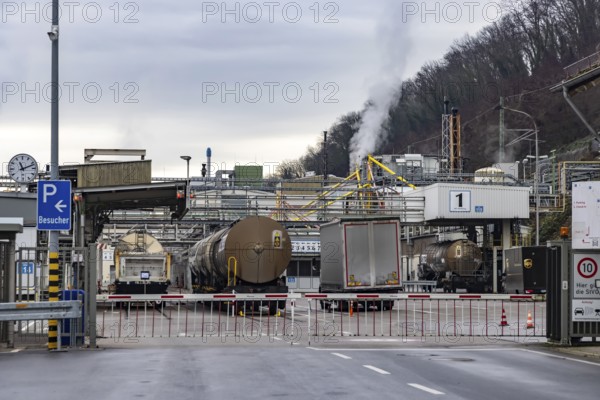Plant view of the company Solvay Fluor GmbH. The Bad Wimpfen plant of the Belgian chemical company has been criticised for hazardous emissions of the greenhouse gas sulphur hexafluoride (SF6) . Bad Wimpfen, Baden-Württemberg, Germany