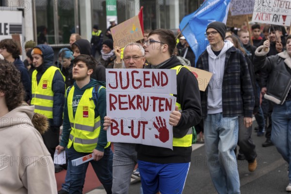 School strike against military service, around 600 participants in a demonstration against the reintroduction of military service, students who stayed away from school and participants from left-wing organizations and parties passed through downtown Essen to protest against the planned new compulsory military service and against other obligations in social service, North Rhine-Westphalia, Germany