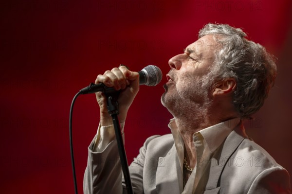 BAXTER DURY (son of Ian Dury), musician, singer, Indie/Pop, UK, ALLBARONE TOUR, live on 01.12.2025 at Huxleys Neue Welt, Berlin, Germany < english> BAXTER DURY (son of Ian Dury), musician, singer, UK, ALLBARONE TOUR, live on 01.12.2025 at Huxleys Neue Welt, Berlin, Germany