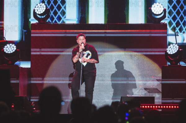 Kerstin Ott live on Für immer für euch | Live with band tour in Berlin's Uber Arena on 03.12.2025