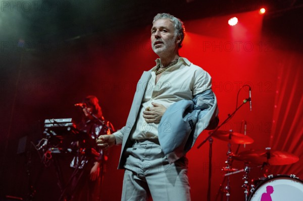 BAXTER DURY (son of Ian Dury), musician, singer, indie/pop, GB, ALLBARONE TOUR, live on 01.12.2025 at Huxleys Neue Welt, Berlin, Germany, sold out < english> BAXTER DURY (son of Ian Dury), musician, singer, UK, live on 01.12.2025 at Huxley's New World, sold out