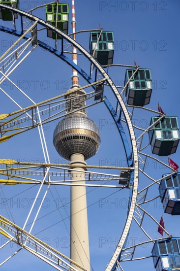 Christmas market am Park am Berliner Fernsehturm, Ferris wheel, Fernsehturm dome, Berlin, Germany