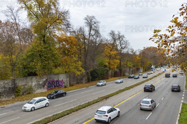Cannstatter Straße in Stuttgart, federal road B14. The city wants to dismantle the six-lane road and enlarge the neighboring castle garden. But the dividing wall is a listed building. Stuttgart, Baden-Württemberg, Germany
