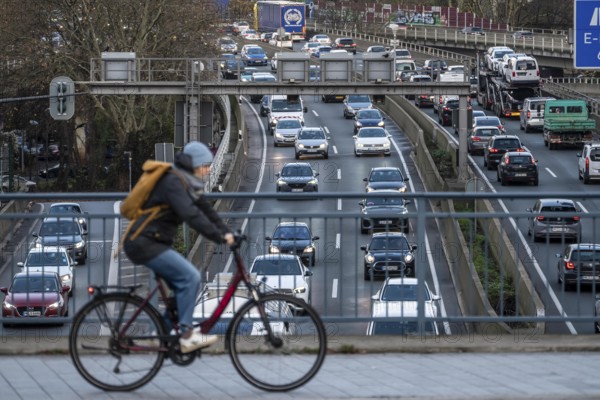 Autobahn A40, Ruhrschnellweg, traffic jams on both roads, at the Ruhrschnellwegstunnel in Essen, rush hour traffic, AS Essen-Huttrop, NR, Germany