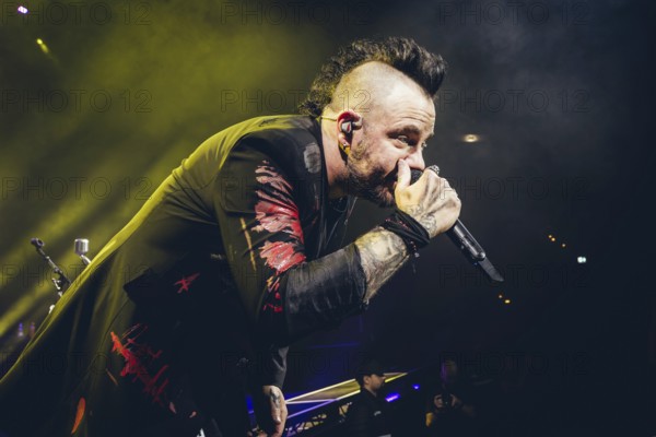 Singer Adam Gontier from Three Days Grace live on tour 25 at Berlin's Tempodrom on 19.11.2025