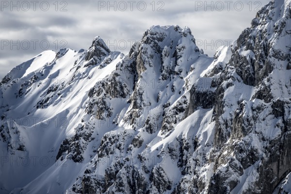 View of snowy Waxenstein, view from Längenfelderkopf in winter, Wetterstein Mountains, Garmisch-Partenkirchen, Bavaria, Germany