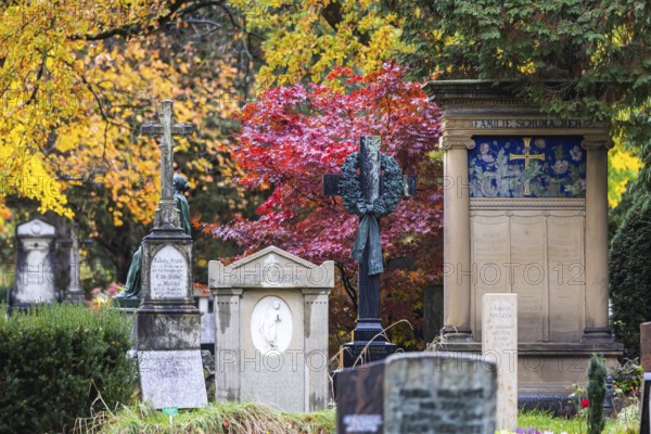 Pragfriedhof Stuttgart in autumn. November is traditionally a time for Christians to visit their graves. Symbolic photo with graves and grave decorations. Stuttgart, Baden-Württemberg, Germany
