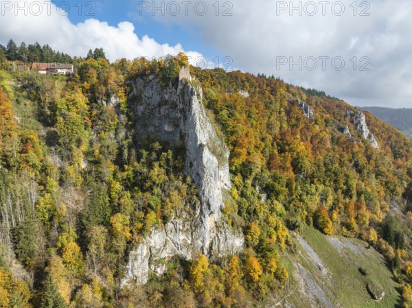 Aerial view of the viewpoint, shovels and Hausen Castle, also known as the Hausen ruins, surrounded by autumn vegetation, a ruin of a castle above the village of Hausen in the valley in the Upper Danube Valley, Beuron, Sigmaringen district, Baden-Württemberg, Germany