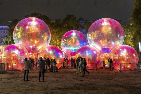 The 10th Essen Light Festival, in the city centre, second largest light art festival in Germany, light art on the Burgplatz, Evanescent light installation, by the Australian artist duo Atelier Sisu, large bubble-like spheres, with light and sound, Essen, North Rhine-Westphalia, Germany