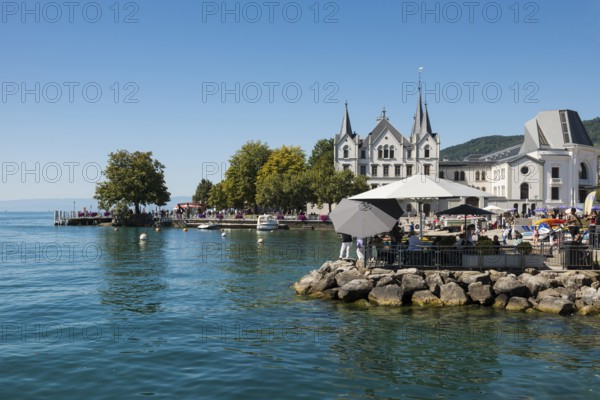 Promenade by the lake, Vevey, Lake Geneva, Lac Léman, Canton of Vaud, Switzerland