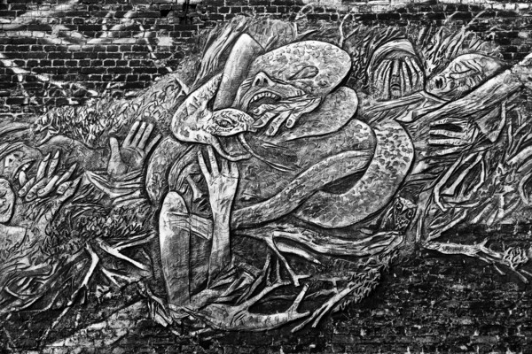 Das Wandbild mit dem Titel Weltbaum 2, Werden, Sein, Vergehen von Ben Wagin am S-Bahnhof Savignyplatz, eine Brandwandgestaltung, Berlin, Deutschland