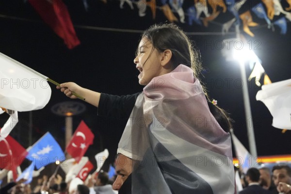 Gaziantep, Türkiye – May 28, 2023. Supporters of President Recep Tayyip Erdogan celebrate in the streets after his victory in the presidential election against rival Kemal Kiliçdaroglu. Erdogan received 52.18% of the vote in the runoff, securing his third presidential term, Gaziantep, Gaziantep, Türkiye