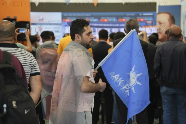 Gaziantep, Türkiye – May 28, 2023. Members of the ruling Justice and Development Party (AKP) follow the announcement of results in the presidential election contested between President Recep Tayyip Erdogan and opposition candidate Kemal Kiliçdaroglu, Gaziantep, Gaziantep, Türkiye