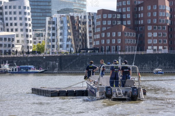 Transport of a floating platform with the jet-float system, this can be used as a work platform, jetty or bridge, specialist group for water hazards, in Düsseldorf, during the major exercise FÜLEX25, lasting several days, of the THW, Federal Agency for Technical Relief, North Rhine-Westphalia, over 3500 volunteers from the 127 North Rhine-Westphalia local organisations practise many different deployment scenarios over 4 weekends
