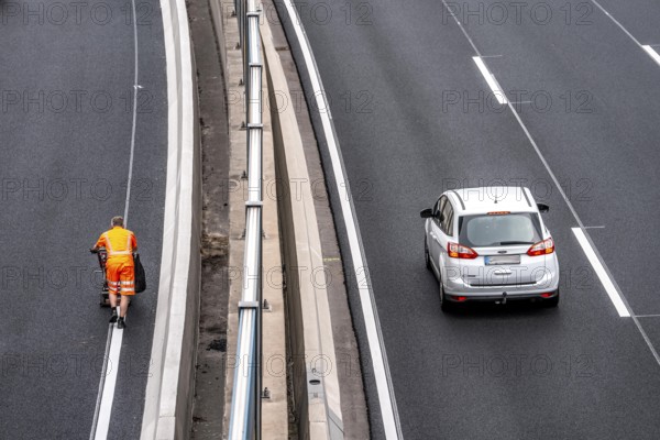 Rehabilitation of the A52 motorway near Essen, an 8 km long section between the Essen-Kettwig junction and the Essen-Ost motorway junction was completely rehabilitated over a period of 9 years, 6 lanes, new drainage pipes, carriageway, bridges, noise barriers, traffic facilities, here the last section, in the direction of Düsseldorf, new carriageway surface, laying of porous asphalt, whispering asphalt, marking work on the new carriageway, at the Essen-Rüttenscheid junction, North Rhine-Westphalia, Germany