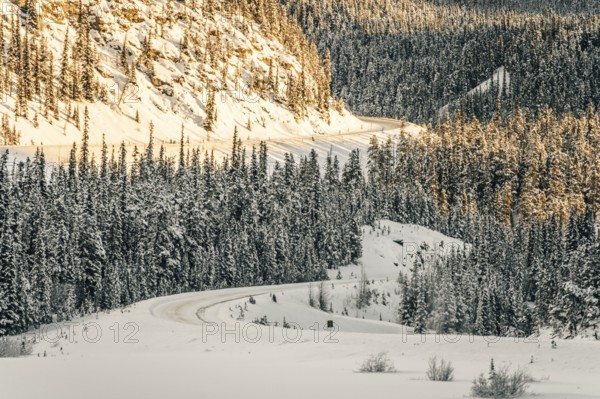 Winter road trip on the Icefields Parkway with lots of snow and ice, Banff National Park, Jasper National Park, Alberta, Canada