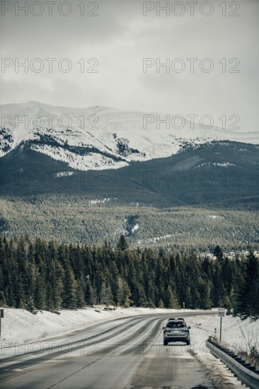 Winter road trip on the Icefields Parkway with lots of snow and ice, Banff National Park, Jasper National Park, Alberta, Canada