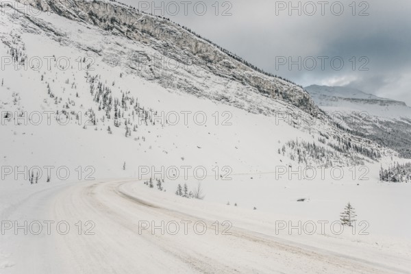 Winter road trip on the Icefields Parkway with lots of snow and ice, Banff National Park, Jasper National Park, Alberta, Canada