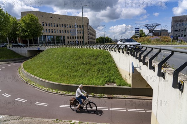 Roundabout in the Dutch city of Houten, the lanes for cars and bicycles are separated, the cycle path runs under the car lane, through subways, so that cyclists and cars can pass the intersection separately, in Houten, bicycle traffic has priority, considered a model city for modern bicycle traffic, Netherlands