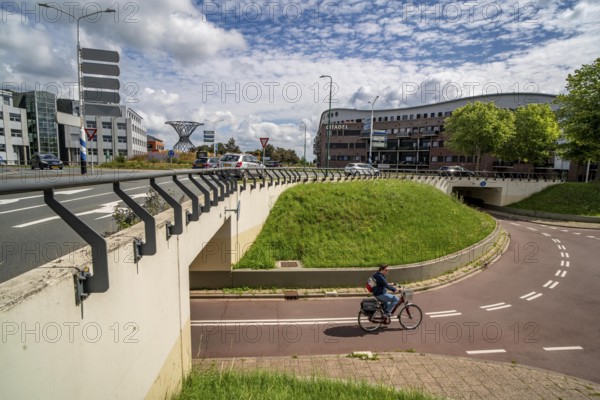 Roundabout in the Dutch city of Houten, the lanes for cars and bicycles are separated, the cycle path runs under the car lane, through subways, so that cyclists and cars can pass the intersection separately, in Houten, bicycle traffic has priority, considered a model city for modern bicycle traffic, Netherlands
