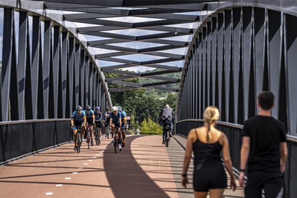 De Massover cycle path bridge, over the Meuse south of Nijmegen, near Cuijk, part of the MaasWaalpad long-distance cycle path, 12 km between Nijmegen and Cuijk, built in 2021, for 15 million euros, Meuse river crossing for cyclists and pedestrians, part of a cycle path network, used by many commuters, next to a railway bridge, Netherlands
