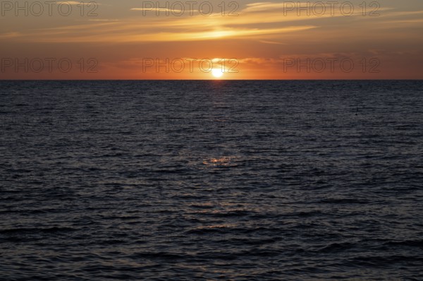 Sunset by the sea, North Sea, English Channel, Étretat, evening mood, atmospheric, Normandy, Seine-Maritime, France