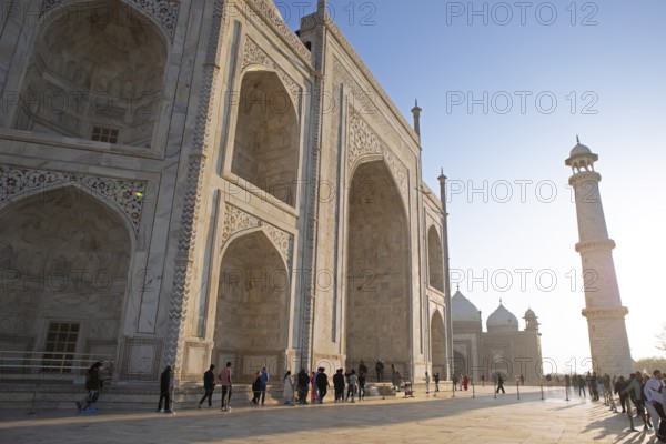 Taj Mahal or Taj Mahal in the morning light, mausoleum, Agra, Uttar Pradesh, India