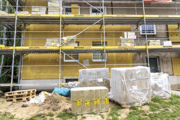 Energy refurbishment of an older residential building, thermal insulation with mineral wool insulation boards, mounted on the façade and then plastered, North Rhine-Westphalia, Germany