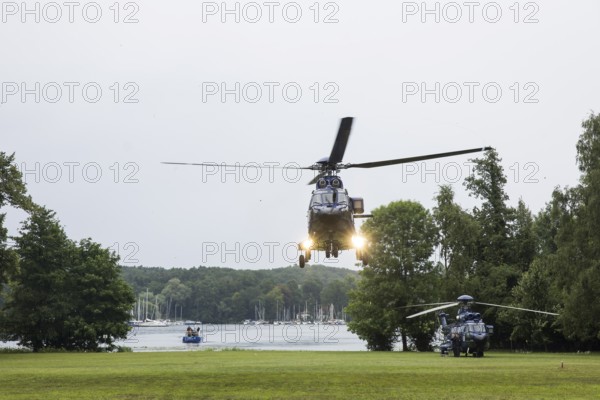 A helicopter with Emmanuel Macron (President of the French Republic) on board in front of a joint meeting with Friedrich Merz (CDU, Federal Chancellor) in front of the Villa Borsig in Berlin on 23 July 2025