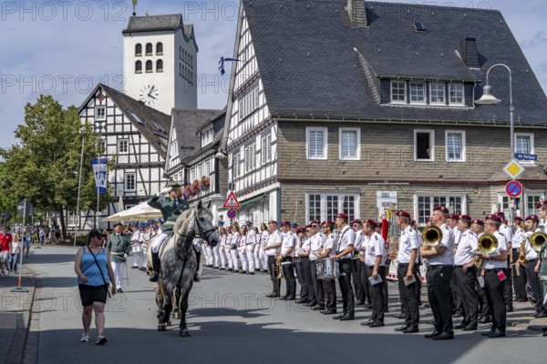 Shooting festival in Bad Fredeburg, in the Sauerland region, marching of the shooting companies in the town, parade, St. Georg shooting fraternity, 3-day shooting festival, for 193 years, marching band, customs in the Hochsauerland district, North Rhine-Westphalia, Germany