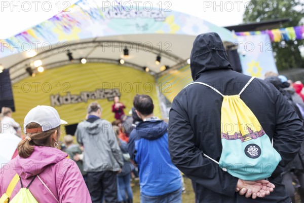 Magic show with Alison Wonder at Kidzapalooza at the Lollapalooza Festival in the Olympiastadion and on the Maifeld, Berlin, 12.07.2025