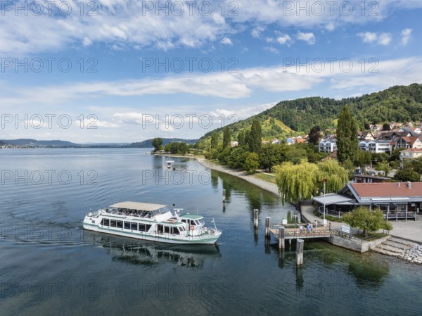 Ausflugsschiff, Kursschiff MS Großherzog Ludwig am Schiffanleger der Gemeinde Sipplingen, Luftbild, Bodensee, Bodenseekreis Baden-Württemberg, Deutschland