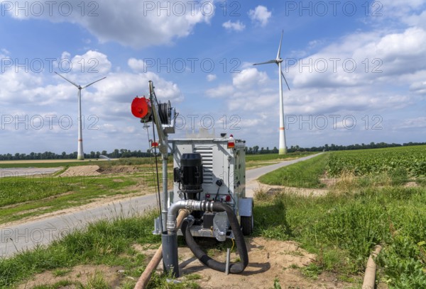 Mobile pump for artificial irrigation with a sprinkler system in a field where sugar beet is grown, the water is pumped from a well, west of Kerken, on the Lower Rhine, North Rhine-Westphalia, Germany