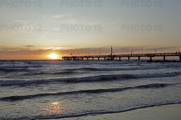 Sunset, pier, waves, swell, Wustrow, Fischland, Mecklenburg-Vorpommern, Germany