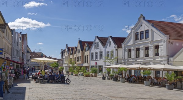 Buildings and shops in Grosse Straße, a pedestrianised street in the old town of Verden. Verden, Lower Saxony, Germany