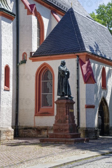 Luther monument by sculptor Paul Ernst, monument to the reformer Martin Luther at the church, St Nicolaikirche, Döbeln Old Town, Döbeln, Saxony, Germany