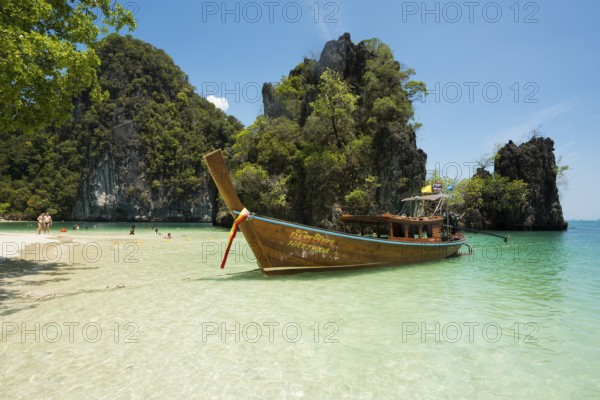 Sandy beach beach and rocks, Koh Hong, Hong Island, Thanbok Khoranee National Park, Krabi, Andaman Sea, Thailand