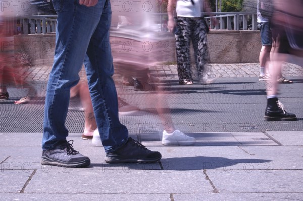 Passers-by in a summer city, shopping, Germany