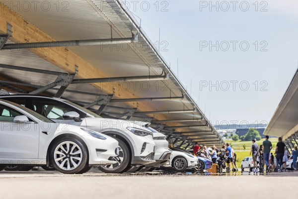 Built for the future, oversized for the present. A Facebook campaign was intended to bring full capacity utilisation to the charging park at Merklingen Swabian Alb station and test its performance. However, of the 259 charging points in the world's largest charging park, only 50 charging points were occupied by electric cars as a result of the campaign. Merklingen, Baden-Württemberg, Germany