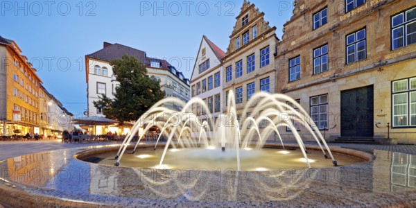 Old market with fountain and town houses in the evening, Bielefeld, East Westphalia-Lippe, North Rhine-Westphalia, Germany