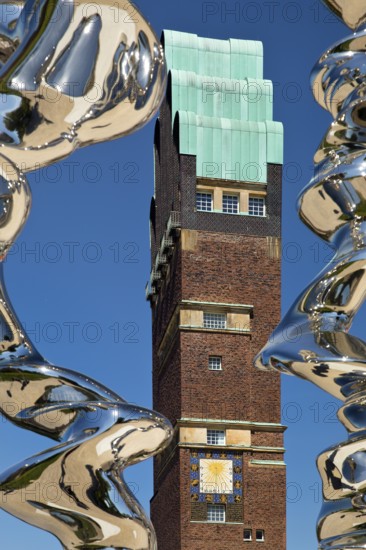 Stainless steel sculpture entitled Points of View by Tony Cragg in front of the Wedding Tower, Mathildenhöhe, UNESCO World Heritage Site, Darmstadt, Germany