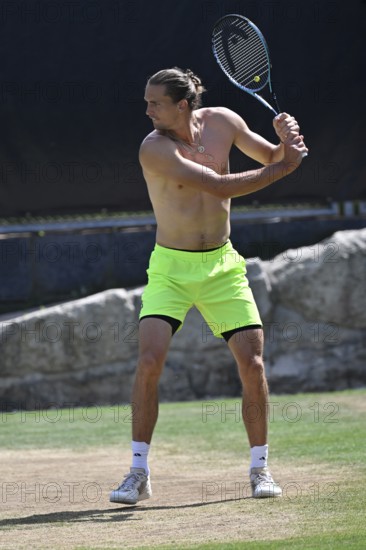 Training, warm-up, Alexander Zverev GER, upper body naked, tennis, ATP 250, BOSS Open 2025, Stuttgart, Baden-Württemberg, Germany