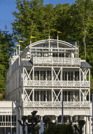 Old and new spa architecture on the main road to the beach promenade, Sellin, Rügen, Mecklenburg-Vorpommern, Germany