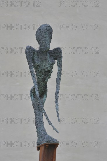 Sculpture Dying, Unbearable Lightness by Frank Seidel, modern art, bronze sculpture, dying, unbearable, painful, lightness, thin, slender, long, pointed, arms, body, castle park, castle meadow, Luther city Wittenberg, Fläming, Saxony-Anhalt, Germany