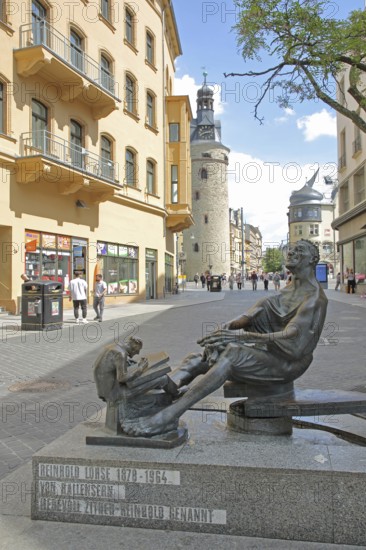 Sculpture Zither-Reinhold alias Reinhold Lohse by Wolfgang Dreysse 2001, street musician and original, inscription, slogan, Halle an der Saale, Saxony-Anhalt, Germany