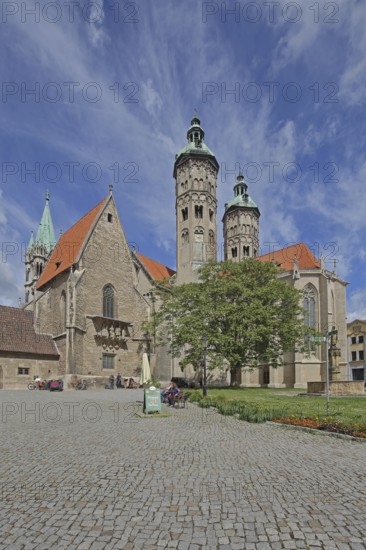 Late Romanesque UNESCO Cathedral of St Peter and Paul with twin towers, landmark, Saale, Naumburg, Romanesque Road, Saxony-Anhalt, Germany