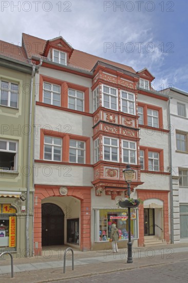 Historic Renaissance house with oriel and decorations, Jakobstraße, Saale, Naumburg, Saxony-Anhalt, Germany
