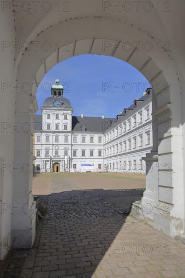 Tor tor to the inner courtyard of the baroque castle Neu-Augustusburg, Weißenfels, Saxony-Anhalt, Germany