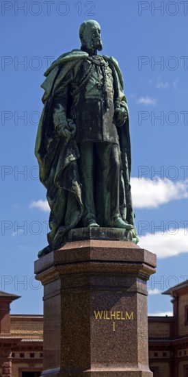 Monument to Emperor Wilhelm I by Fritz Gerth with pedestal made of Swedish red granite, spa garden, Bad Homburg vor der Höhe, Hesse, Germany
